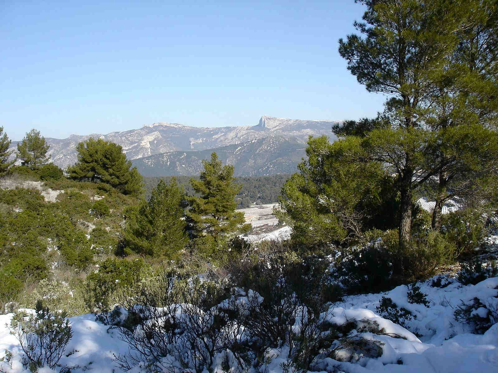 #6 Contraste : Neige à l Contraste : Neige à l'ombre et versants sud bien secs (Pic de Bertagne)