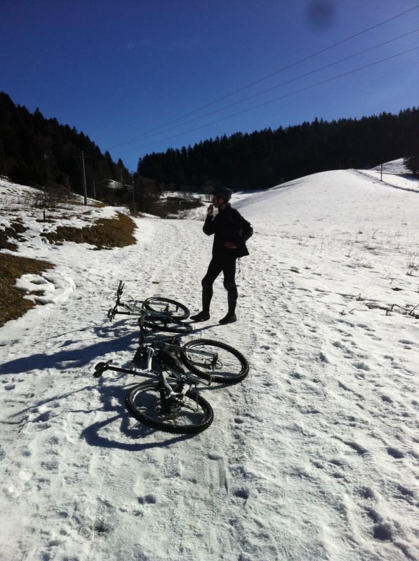#1 Pause avant le col : Neige impec... pour le VTT Pause avant le col : Neige impec... pour le VTT