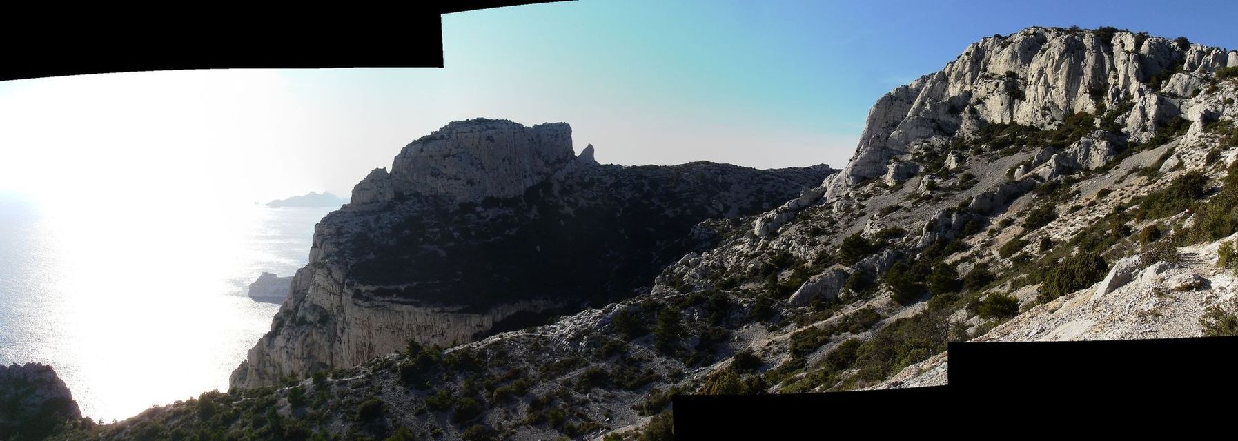 #13 Géants du coin : Candelle, Candelon, Riou, Cap Morgiou et Cap Gros (à droite) Géants du coin : Candelle, Candelon, Riou, Cap Morgiou et Cap Gros (à droite)
