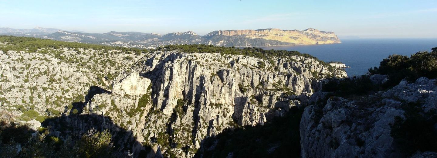 #21 Falaise : une partie des voies d Falaise : une partie des voies d'escalade à En Vau