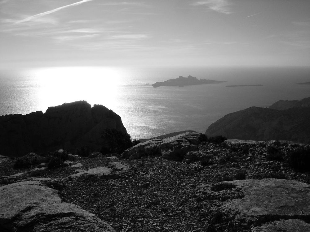 #11 Noir et blanc : Riou vue du Cap Gros Noir et blanc : Riou vue du Cap Gros