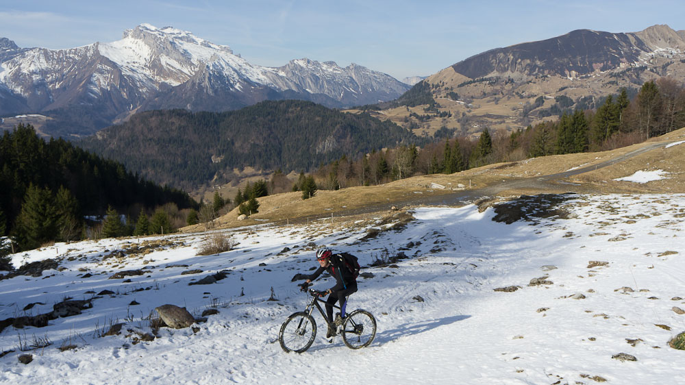 #2 Sous le Col du Fer : Sulens bien cramée et la Tournette Sous le Col du Fer : Sulens bien cramée et la Tournette