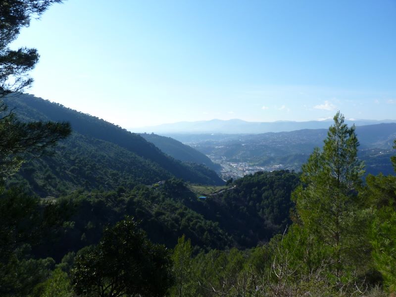 #2 Sommet du Papaton : Vue sur la plaine du Paillon. Sommet du Papaton : Vue sur la plaine du Paillon.