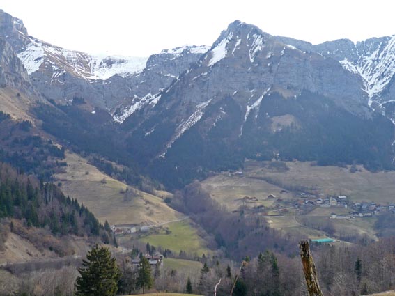 #1 Vue sur la Tournette : Vue sur la Tournette depuis la piste partant du col de la Forclaz Vue sur la Tournette : Vue sur la Tournette depuis la piste partant du col de la Forclaz