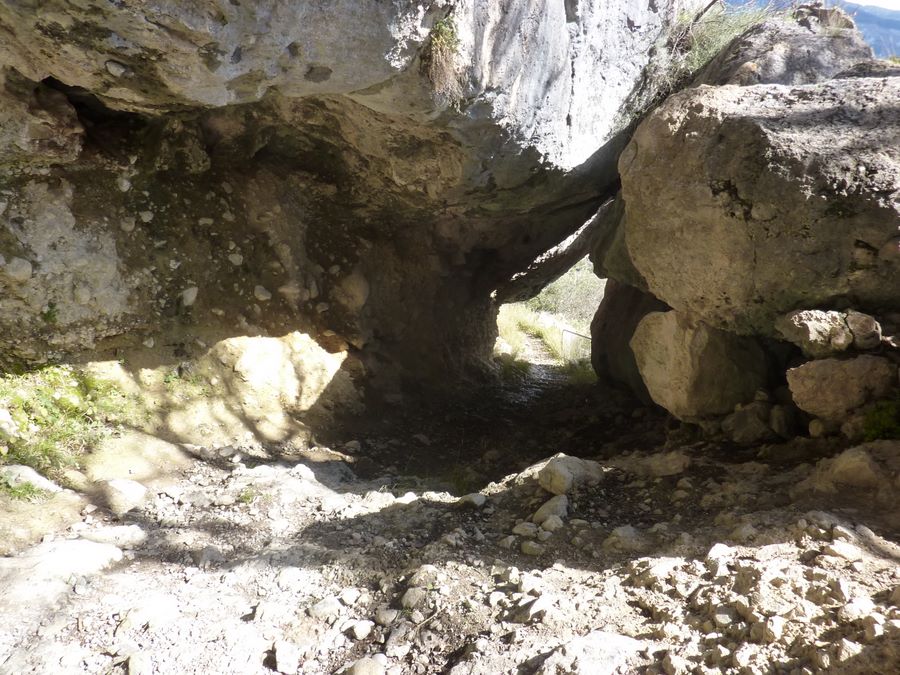 La grotte : Passage insolite dans la grotte