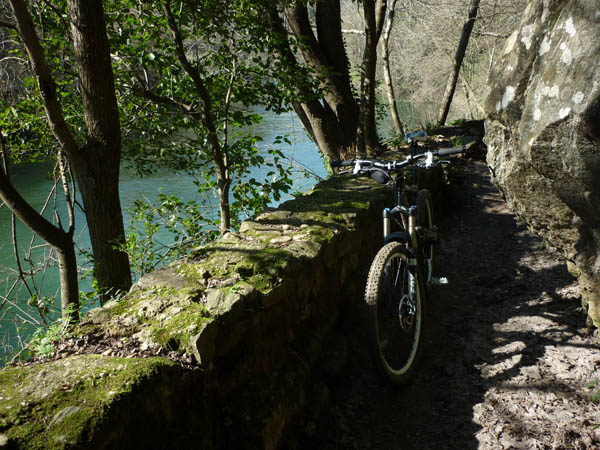 #5 Bords de Siagne : Pas large la corniche. Bords de Siagne : Pas large la corniche.