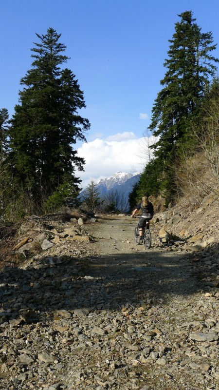 #3 Bien cool la remontée : mais un peu longuette après une journée de ski...
Oui mais derrière y Bien cool la remontée : mais un peu longuette après une journée de ski...
Oui mais derrière y'a du bon, voire du très bon alors on se force un peu...