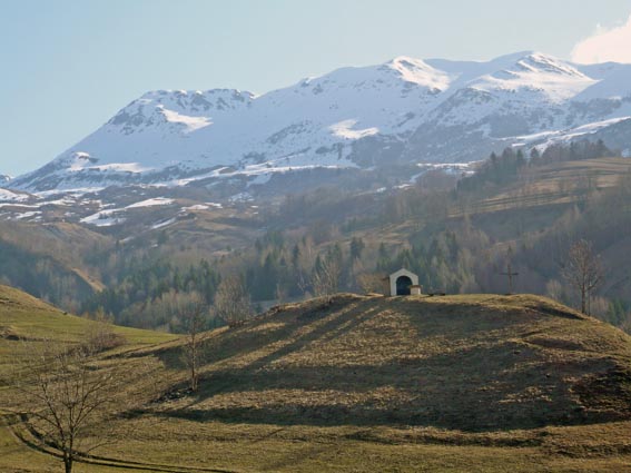 #1 Grand Naves : Montée aux grands darbeleys, vue sur le Quermoz encore enneigé Grand Naves : Montée aux grands darbeleys, vue sur le Quermoz encore enneigé