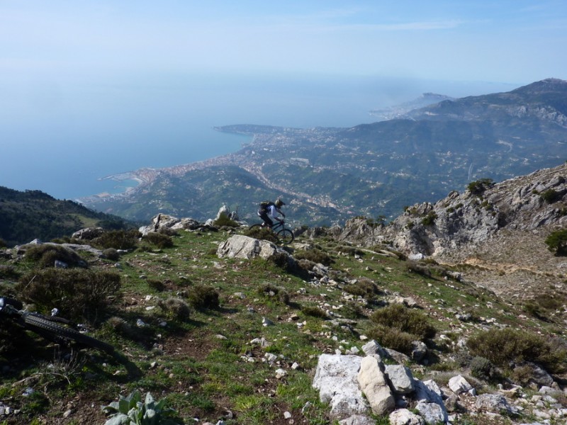 #16 Eric73 : Il y a pire comme cadre, non ? Eric73 : Il y a pire comme cadre, non ?