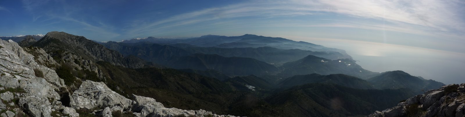 Vue vers l'Italie : Toujours du sommet