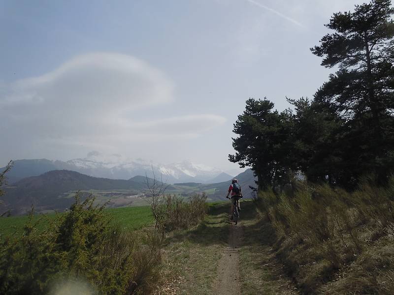 #1 Champ : fin de la traversée montante et jolie vue sur le Dévoluy Champ : fin de la traversée montante et jolie vue sur le Dévoluy