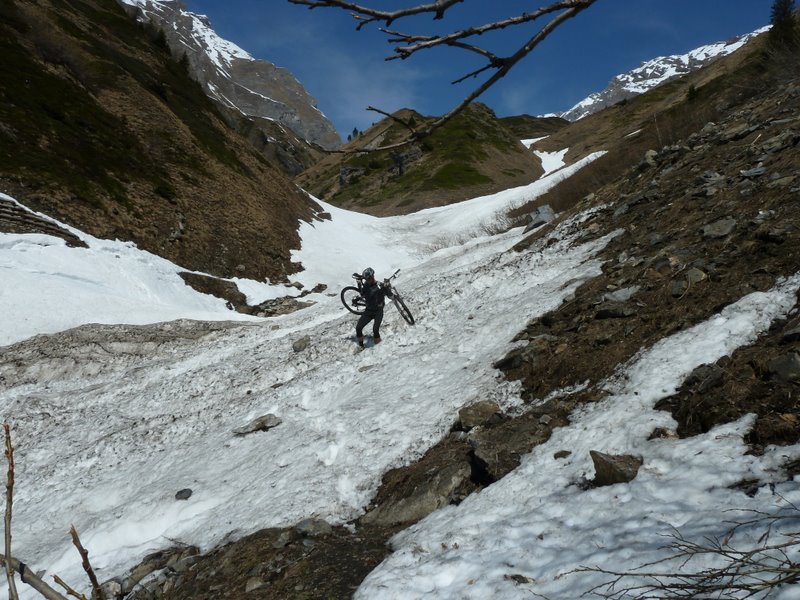 #10 Chambave : Encore des névés pour traverser le vallon de Chambave Chambave : Encore des névés pour traverser le vallon de Chambave
