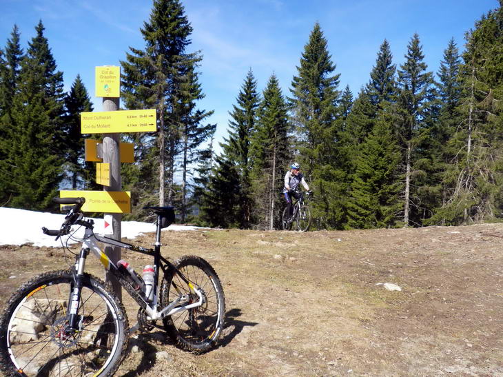 #7 Col du Grapillon : Un peu de poussage avant le col et après ça roule! Col du Grapillon : Un peu de poussage avant le col et après ça roule!