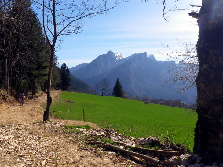 #11 Grand Som : La longue montée est agrémentée du paysage magnifiques! Grand Som : La longue montée est agrémentée du paysage magnifiques!