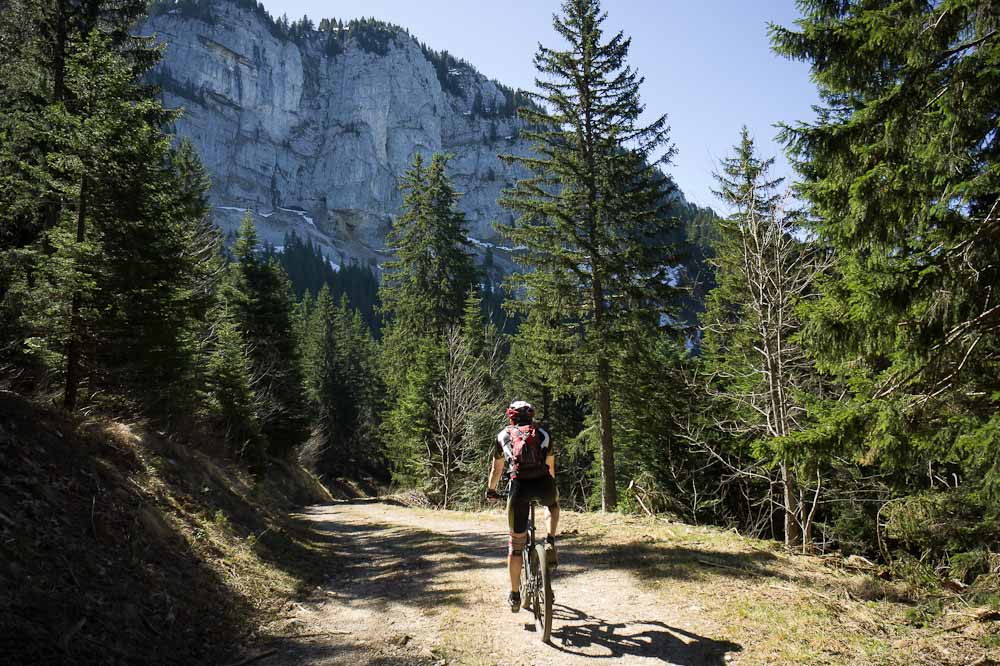 Au-dessus de Cheneviers : bonne piste bien roulante