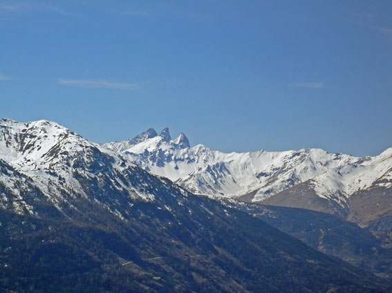#5 Aiguilles d Aiguilles d'Arves : En montant à l'Arligne vue sur les Aiguilles d'Arves