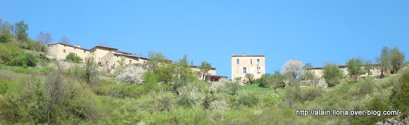 Saint Benoît : Village Corse ? Aucelon (Drôme)