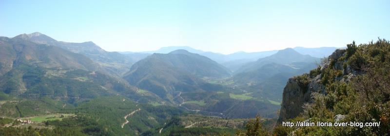 Saint Benoît : Vue sur la vallée côté Aucelon