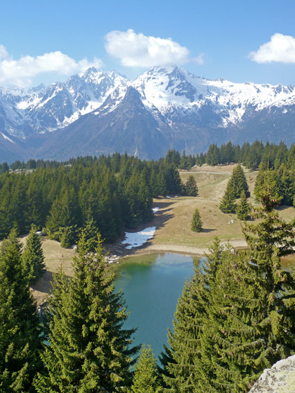 Lac de la grande léchère : Lac de la grande léchère et chaîne de belledonne