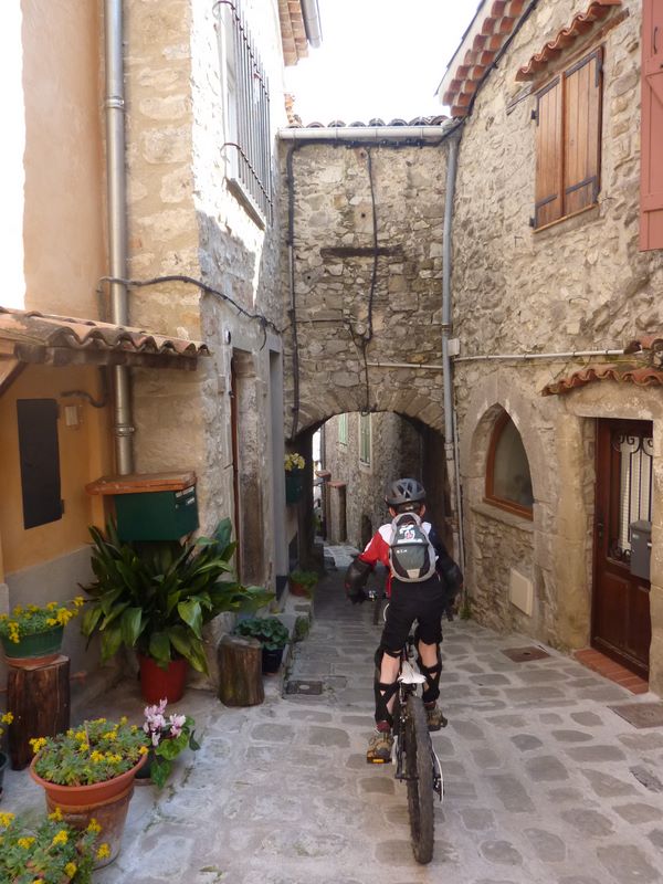 #23 Lucéram : Et ses ruelles Lucéram : Et ses ruelles