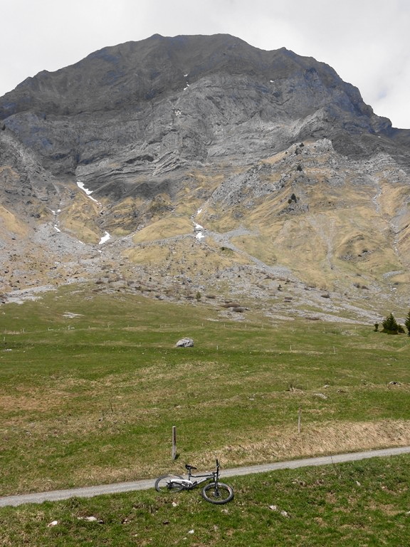 presque au col : devant le Charvin tout sec