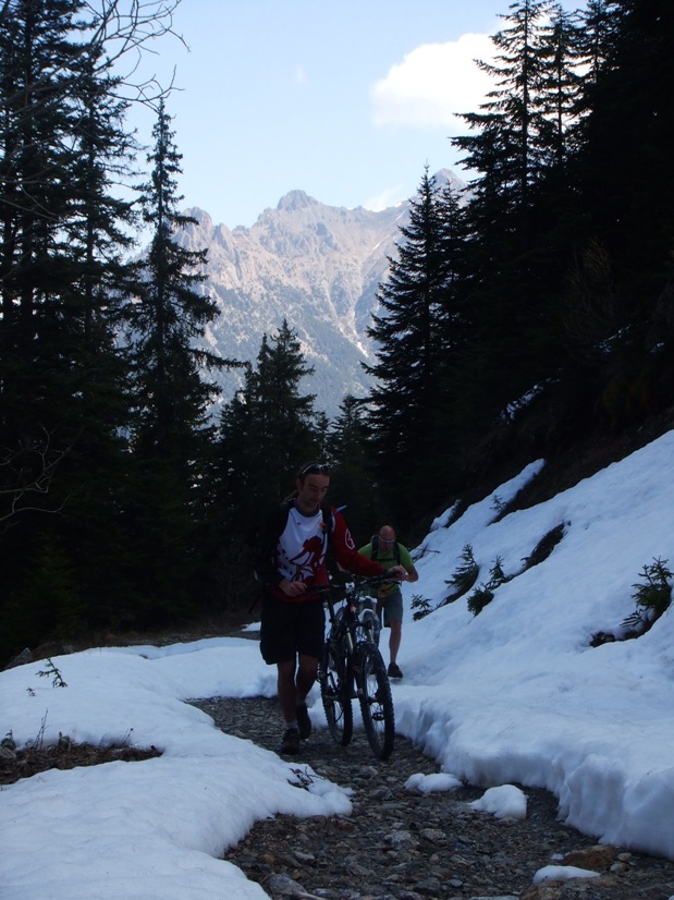 Montée : Ponctuée de passages sur la neige...