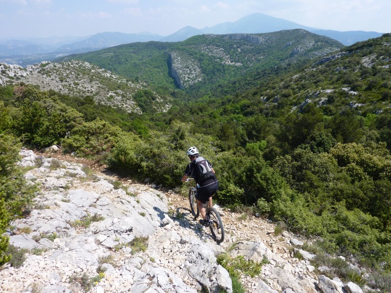 Descente sur la Pousterle : Avec le Ventoux qui veille