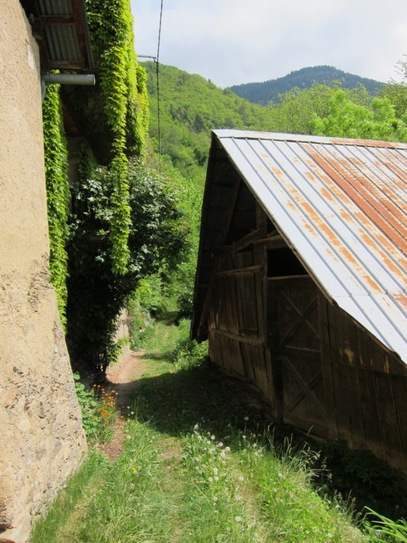 #4 Les Garzons : l Les Garzons : l'un des villages traversés
