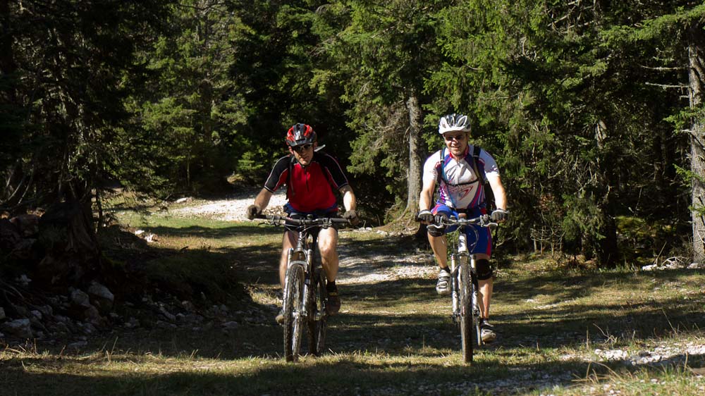 #1 Sur les pistes de Fond : Mises au gabarit par endroit, de vrais boulevards :-( Sur les pistes de Fond : Mises au gabarit par endroit, de vrais boulevards :-(
