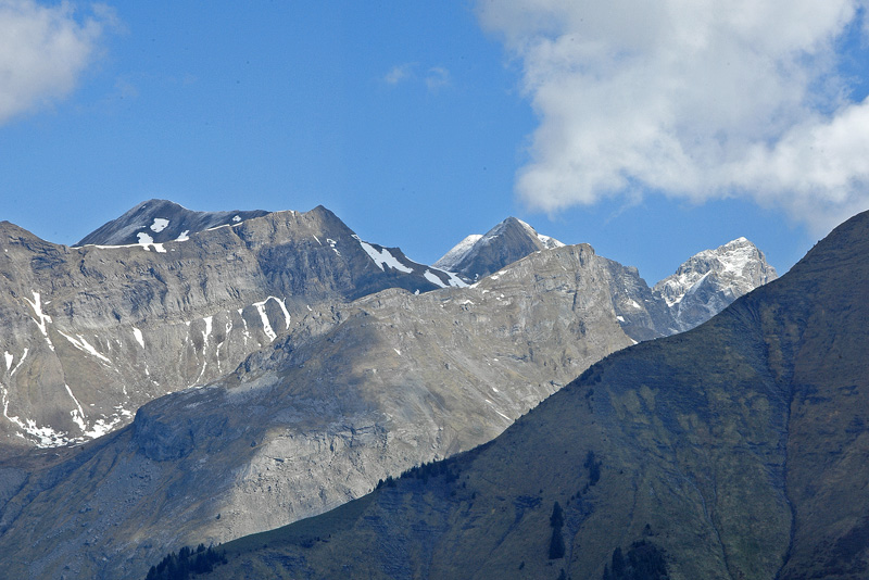 Tête de Torraz : Panorama sur la chaîne des Aravis, la Pointe Perçée