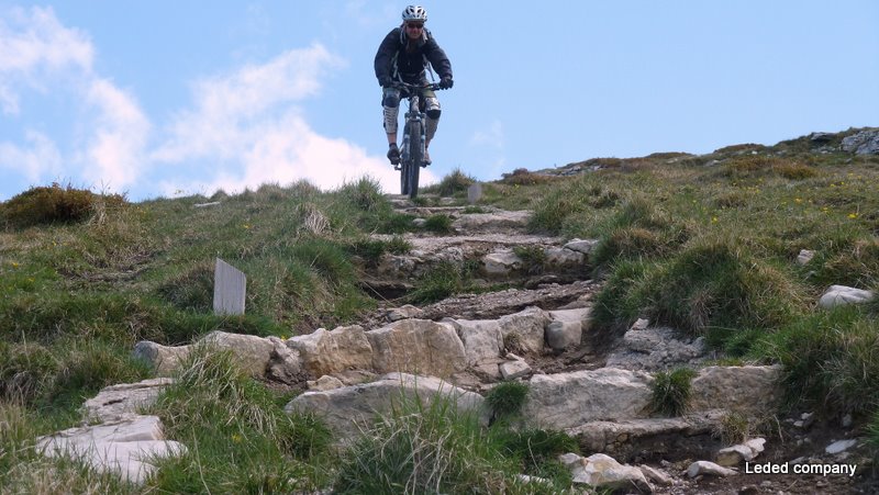 #13 DH de la Pelle : Gilles dans une bonne portion technique DH de la Pelle : Gilles dans une bonne portion technique