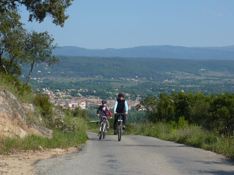 Le Muy en contrebas : Petite route assez calme