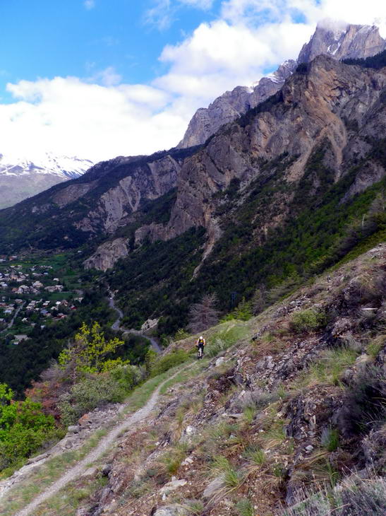 #1 Baralière : Le single des Vigneaux vers Bouchier offre une vue plongeante Baralière : Le single des Vigneaux vers Bouchier offre une vue plongeante