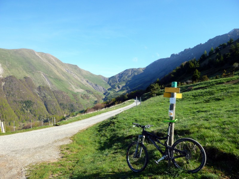 #3 Col de l Col de l'Esparcelet : Col des Vachers touuuut au fond...
Long way..