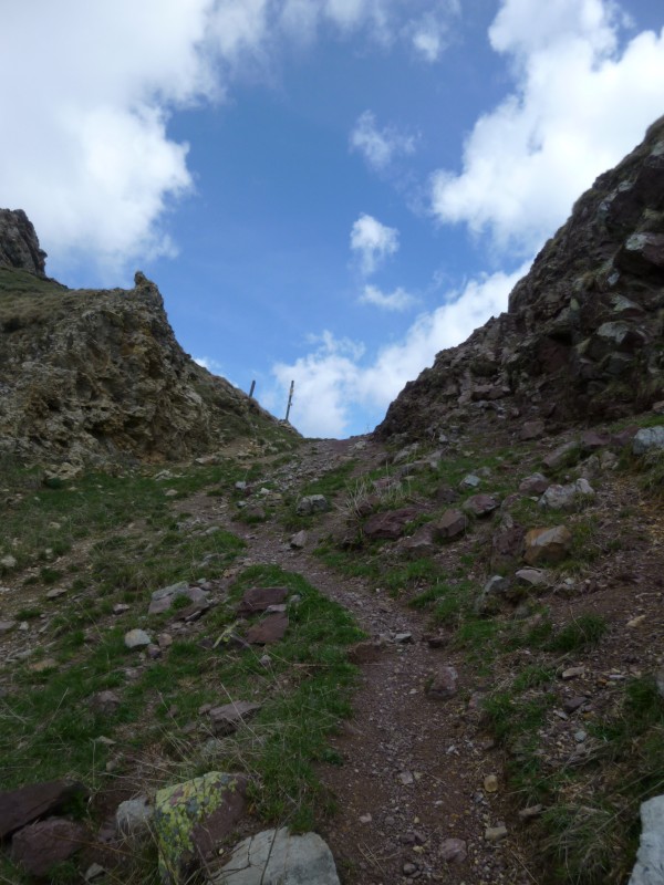 #21 Col de Prés Clos : Menfinnnnnn !! petite faille sur la ligne crête. Col de Prés Clos : Menfinnnnnn !! petite faille sur la ligne crête.