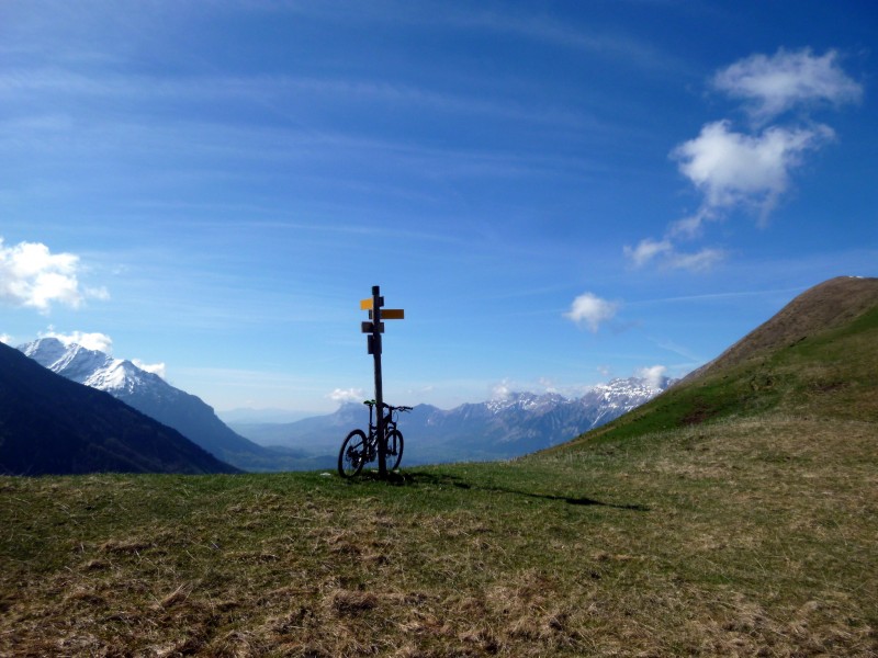 #7 Col des Vachers - Coté Dévoluy : A poor Col des Vachers - Coté Dévoluy : A poor 'lone bike..