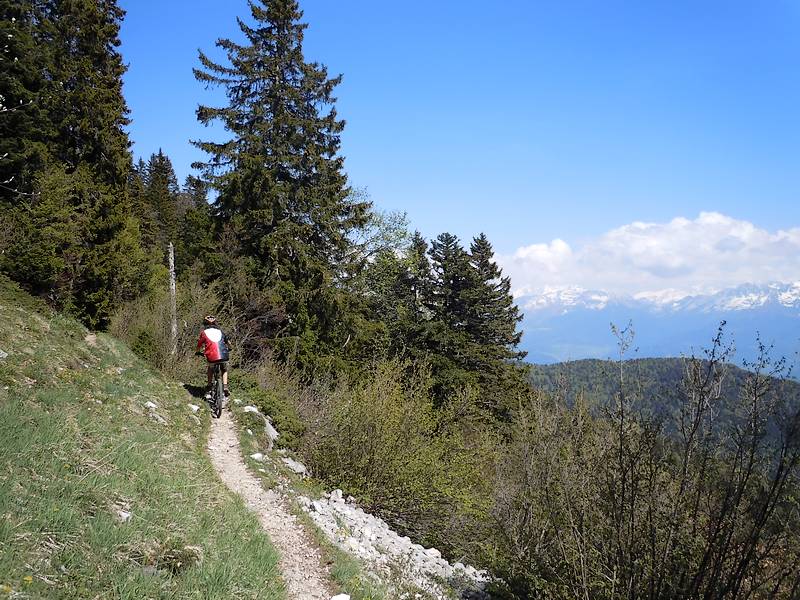 #2 Balcon : Traversée avec Belledonne en toile de fond Balcon : Traversée avec Belledonne en toile de fond
