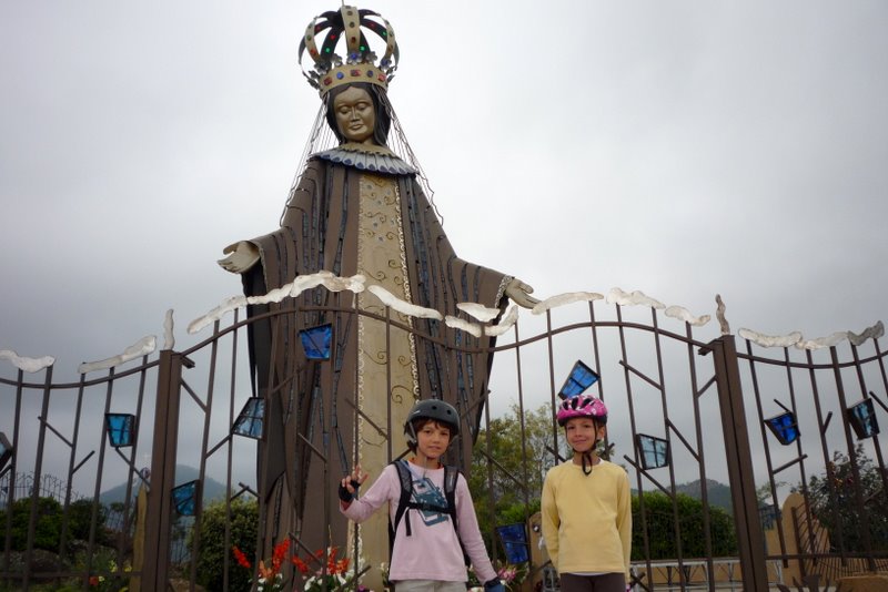 #1 Notre-Dame d Notre-Dame d'Afrique : Étrange monument religieux à la croisée de 2 cultures. On ne sait trop quoi en penser?