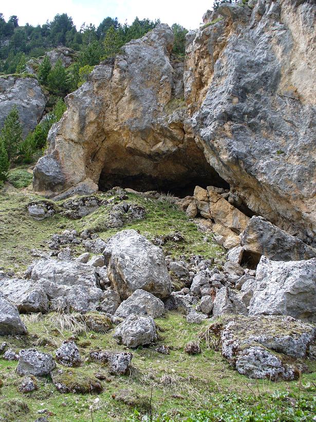 #19 Vallée des Avals : Grotte refuge Vallée des Avals : Grotte refuge