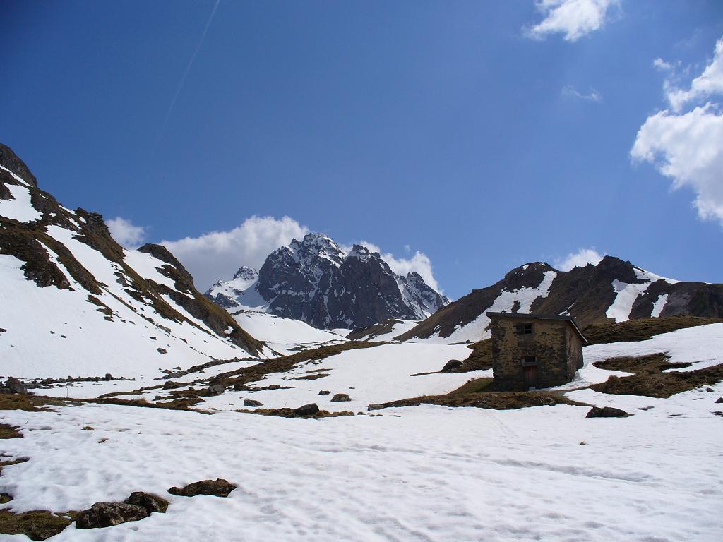 #22 Col des Saulces : ... il faut pousser sur les névés ... Col des Saulces : ... il faut pousser sur les névés ...