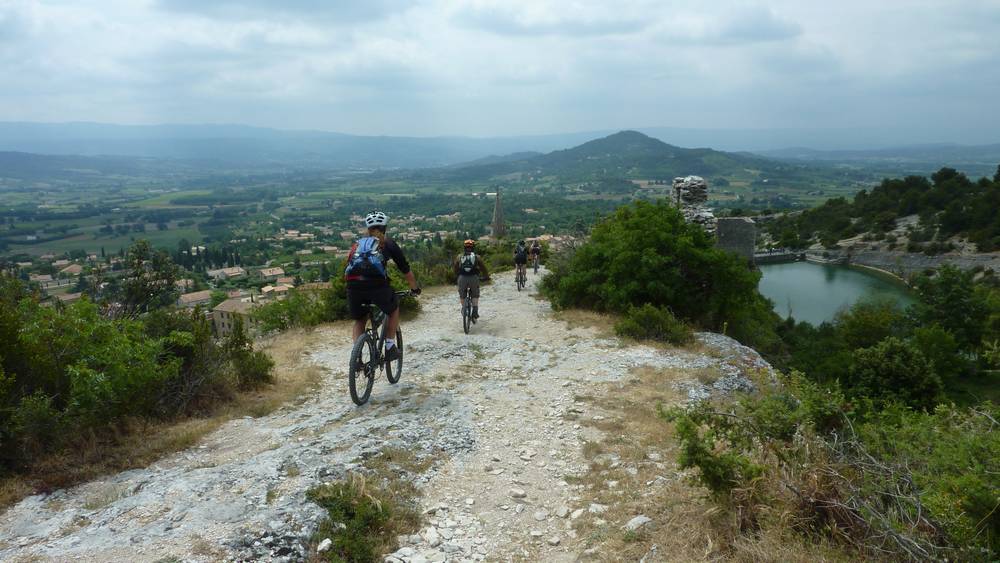 Arrivée au Chateau : final somptueux en arrivant sur Saint Saturnin Les Apt