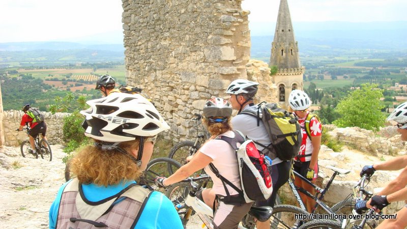 Saint Saturnin lès Apt : Retour au village