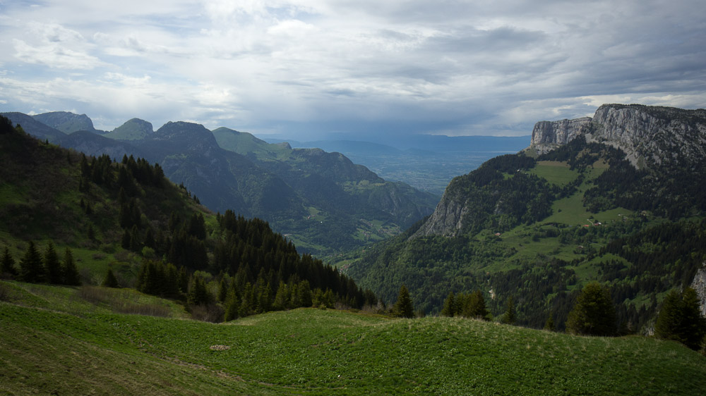 Entre Sous-Dine et les Rochers : de Leschaux: un petit bout du Léman