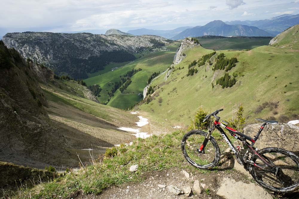 Rochers de Leschaux : Pointe d'Andey et mole en arrière plan