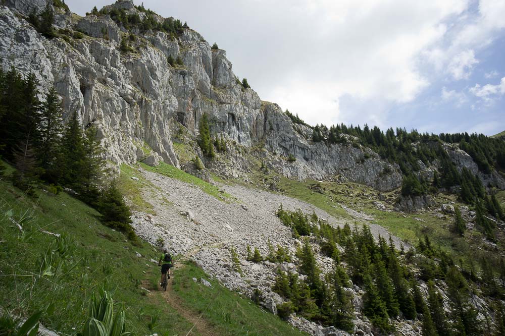 Sous la Pointe de Sosay : Avant le petit verrou rocheux