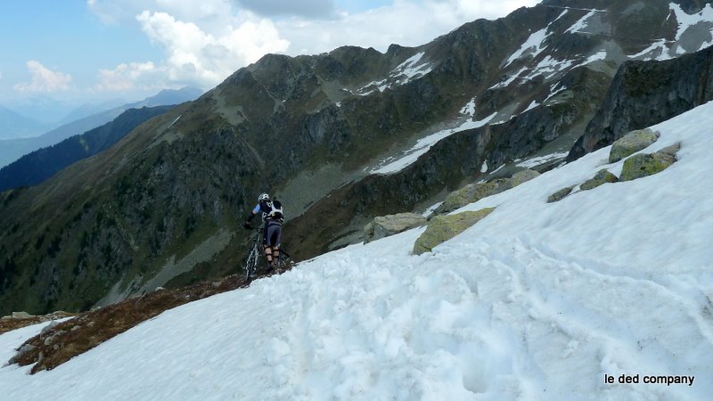 Névés : négociation de coupes de sentier