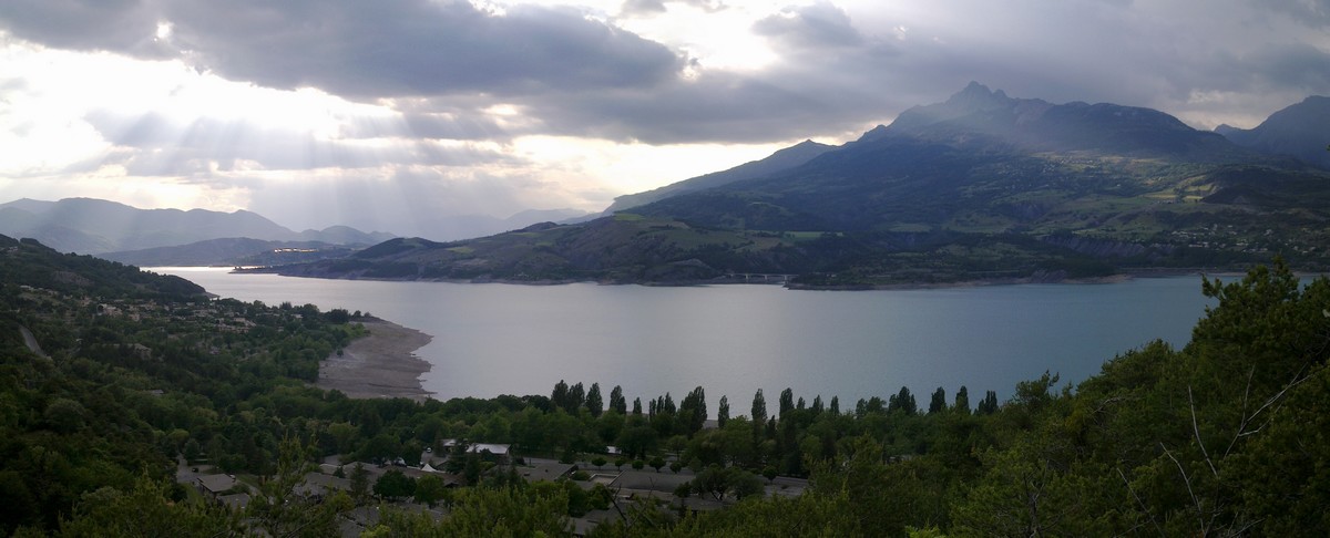 #1 sécheresse !! : bon le lac est pas encore plein, mais pour la photo ça le fait bien sécheresse !! : bon le lac est pas encore plein, mais pour la photo ça le fait bien