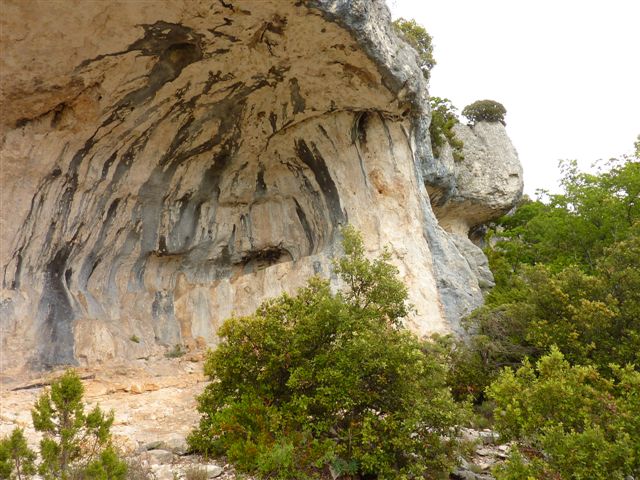 Baume près du rocher du Cire : Abri sous roche, avec vue panoramique!