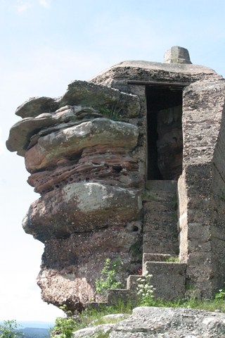 #9 observatoire : L observatoire : L'observatoire intégré dans le promontoire rocheux