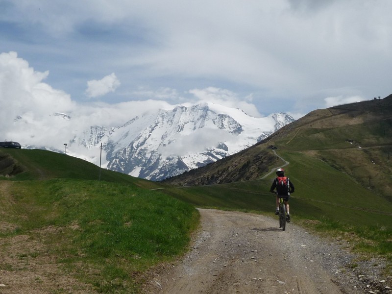 #3 descente : sur la crète, face aux dômes de Miage descente : sur la crète, face aux dômes de Miage